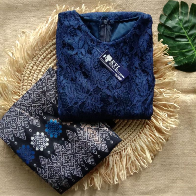 set atasan kebaya dan rok batik