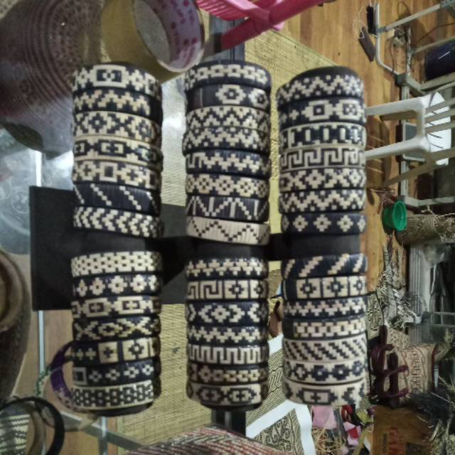gelang anyaman rotan khas dayak kalteng per 5 pcs