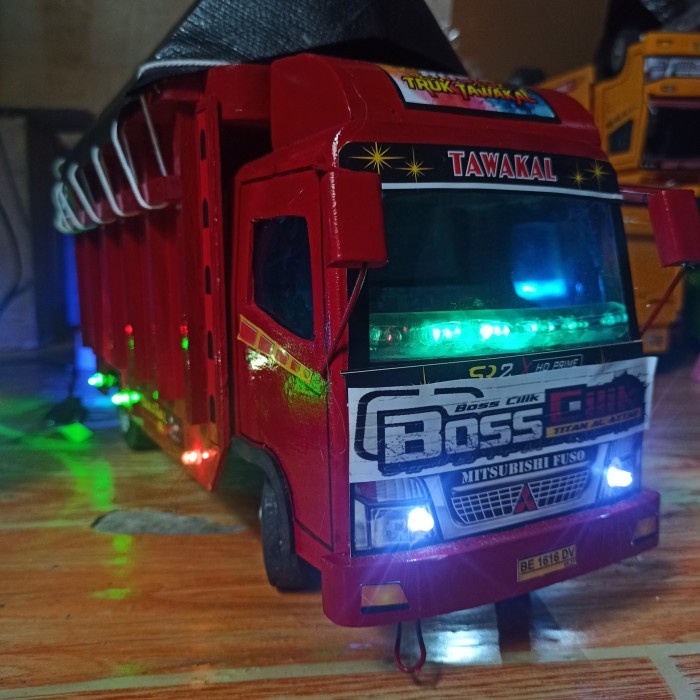 Obral Murah mainan mobil Truk Kayu / miniatur truk kayu Full Lampu