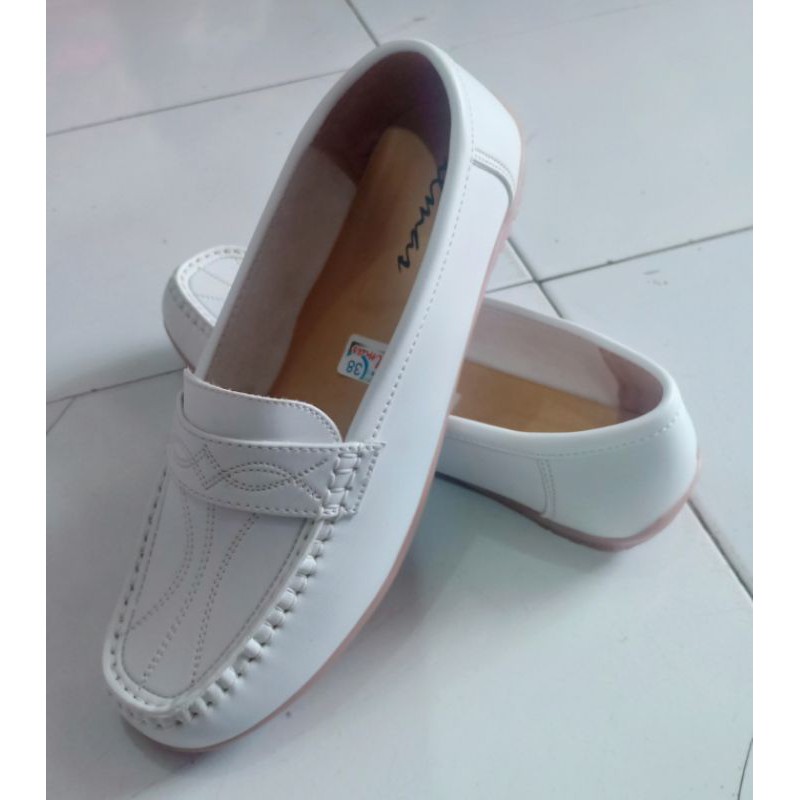 Sepatu Fantovel Wanita Putih/Sepatu Perawat