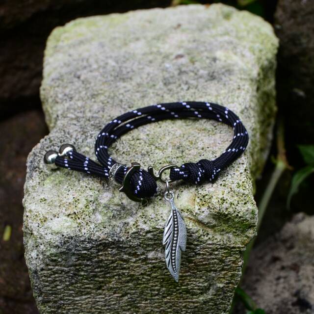 Gelang Uniqlet Black White Limited Edition