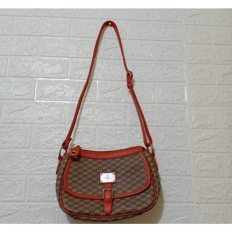 Preloved Sling bag Elegance