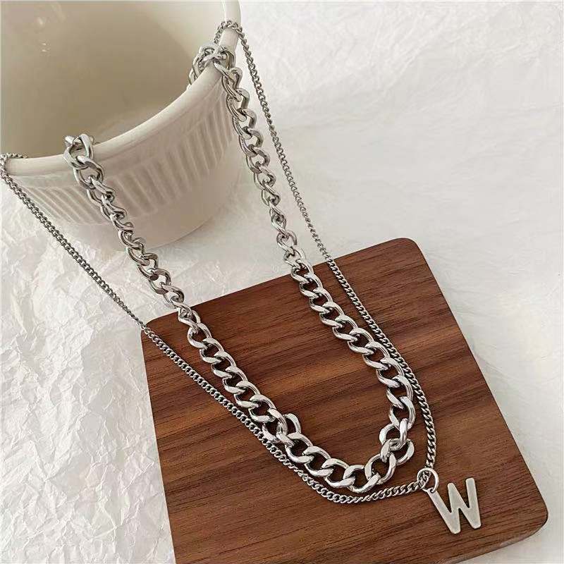 Retro baja titanium kalung pendek wanita double-layer W huruf twin kalung in trendi gaya Eropa dan A