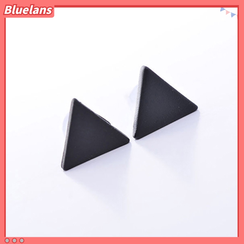 1 Pasang Anting Stud Bentuk Segitiga Bahan Alloy Gaya Punk Untuk Wanita