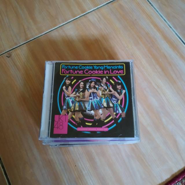 CD + DVD Koisuru Fortune Cookie - JKT48