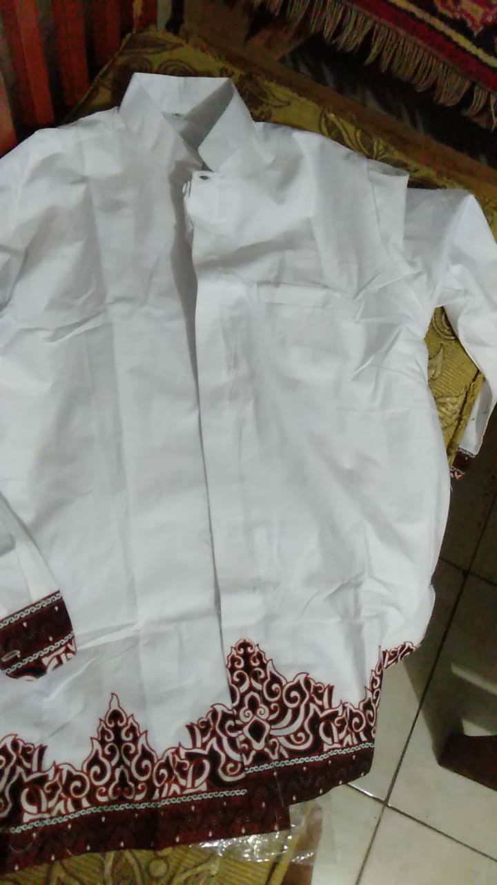 Batik Solo Trendi Tumpal Putih Set Sarung Dan Koko