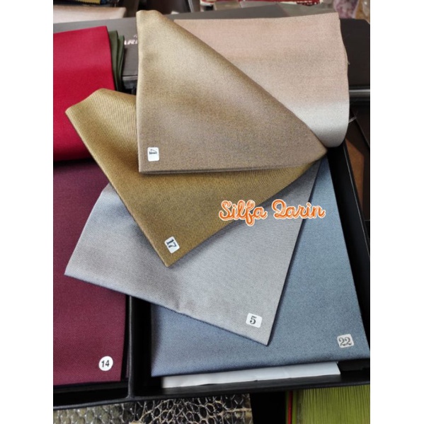 Kain Mengkilat: Tren Baru Bahan Tas Jual Online Indonesia