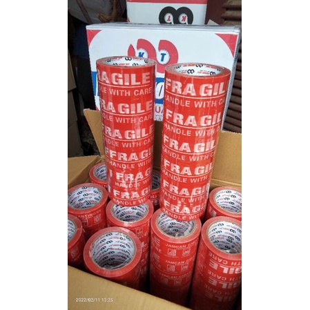 

6 PCS LAKBAN FRAGILE MERAH UKURAN 2 INC 48 X90 Y MERK KHINKOTAPE