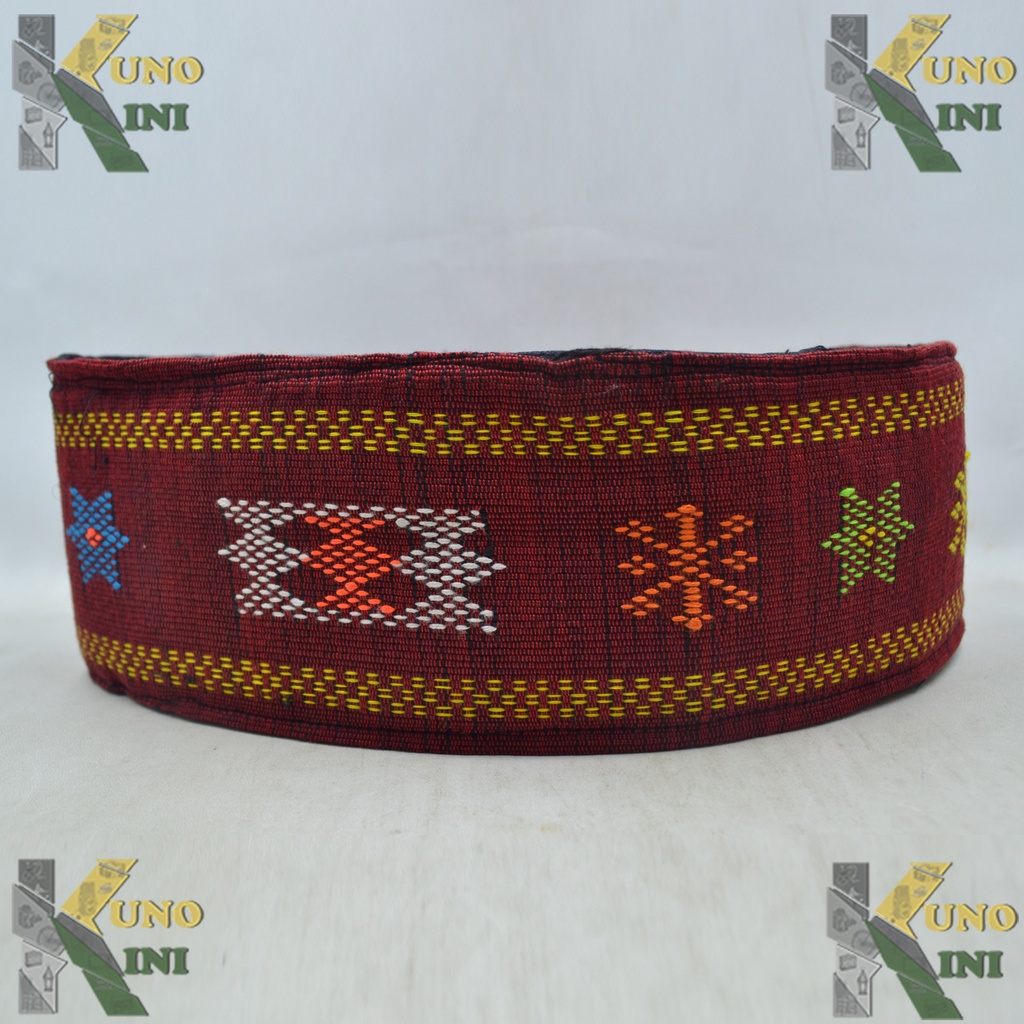 PECI TENUN MERAH KHAS LABUAN BAJO - Original, from Labuan Bajo