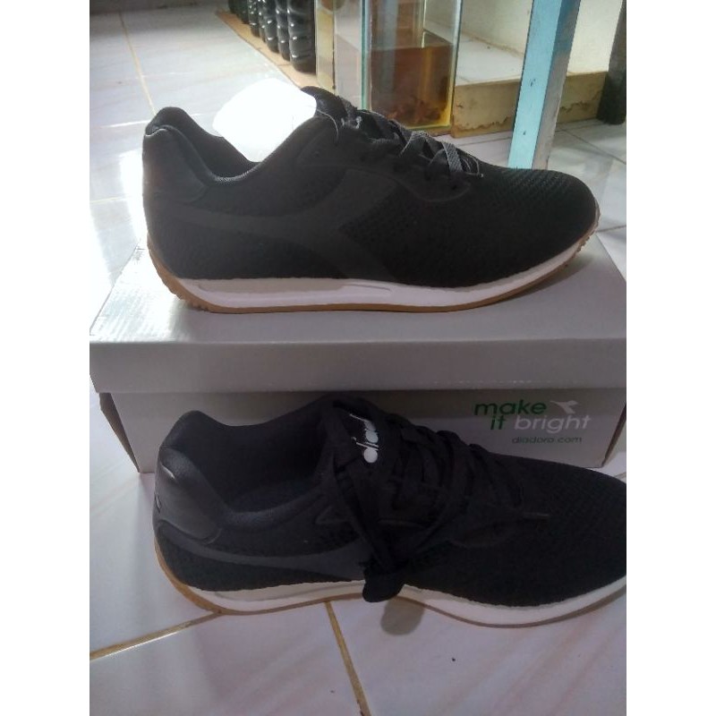 DIADORA DIACA91003BK VILELMO MAN BLACK PRODUK ORIGINAL SIZE 41