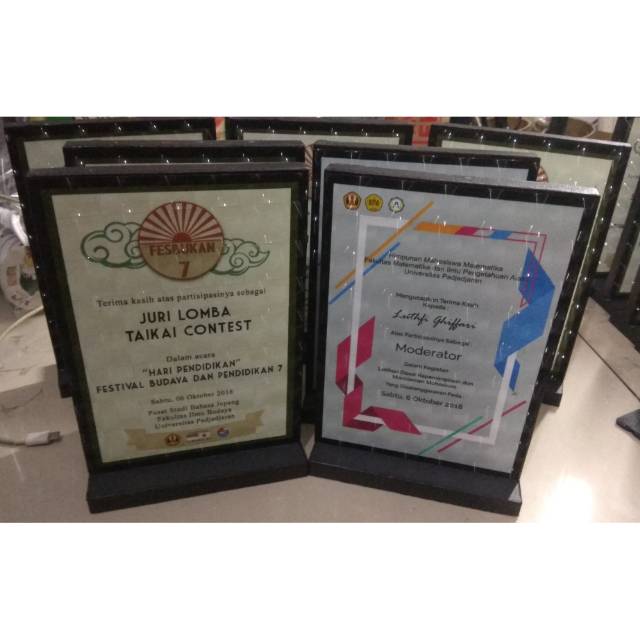 

Plakat kayu Plakat Kayu Murah Plakat Murah Kayu Plakat Unik Plakat Lucu Plakat Elegan Plakat Harga Grosir