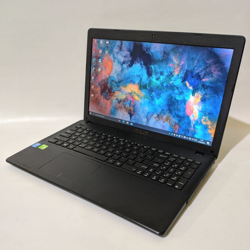 laptop  editing/desain/gaming asus  x550ld - core i5 - ram 8gb - dual vga Nvidia 820m - layar 15.6inc