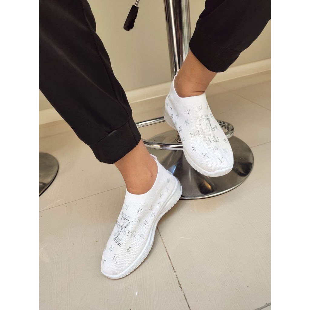 (1 KG MUAT 2PCS) T1002 Sepatu Sneakers Wanita Cantik Import-1