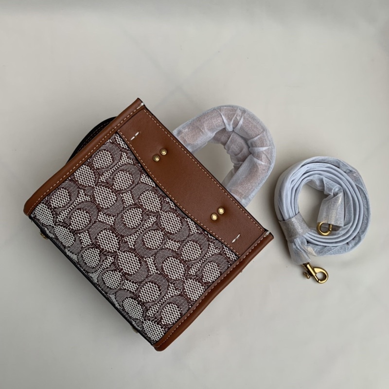 Coach Rogue 17 Signature Textille Jacquard With Boequet Embrodery (C5465)