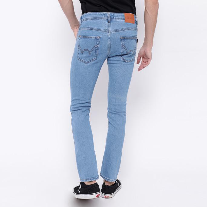 New Product Edwin Celana Jeans Slim Fit Pria Panjang Light Blue La 01 - Biru Muda, 28 Free Ongkir