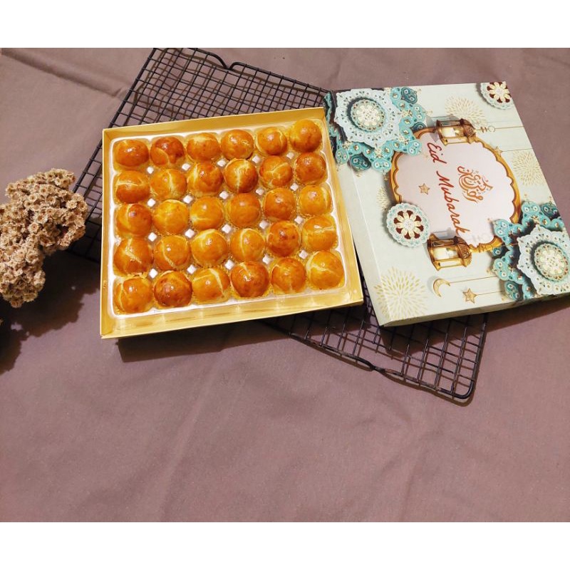 

Nastar Box ( Nastar Premium ) Skat mika 30 Pcs