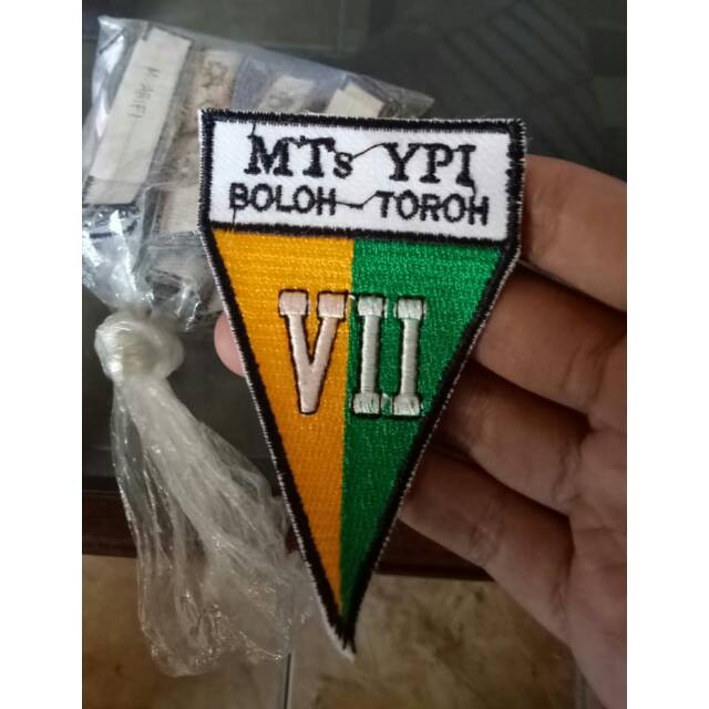 

Paket logo sekolah, lokasi, plus nama dada