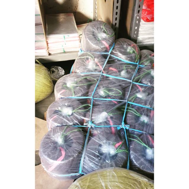 

TALI RAFIA HITAM (500 gram)