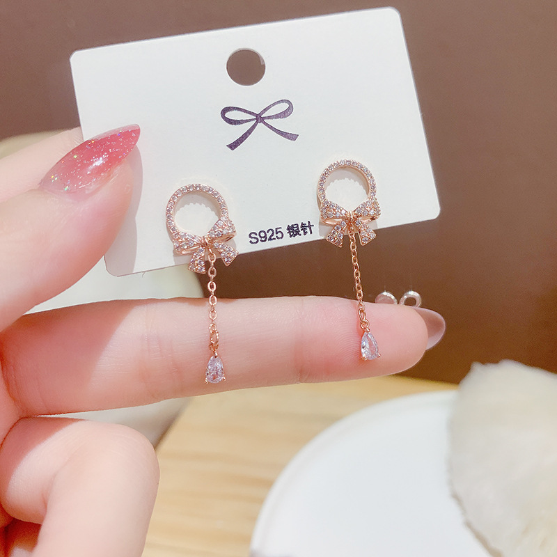 Anting Tusuk Gantung Wanita Desain Pita + Rumbai Hias Berlian Untuk Hadiah