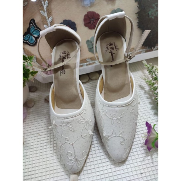 sepatu rafaizoutfit putih tali Monika 5cm.lancip