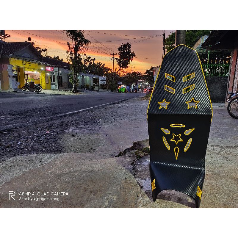 Jok slim Vixion R 2020 modifikasi Lubang - Jok slim lubang Vixion R - Jok motor Vixion R tinggal pas