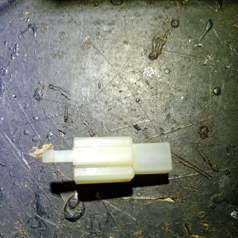 soket motor 2pin cowok/male kosongan