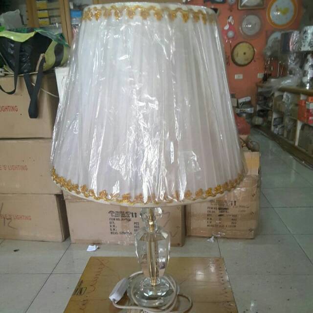 Lampu meja kap kaki kristal