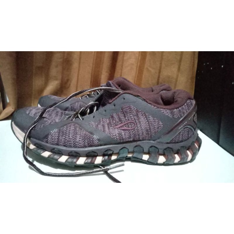 SEPATU SECOND BRANDED ORI SIZE 39 SEPATU SEPATU RUNING JOGING