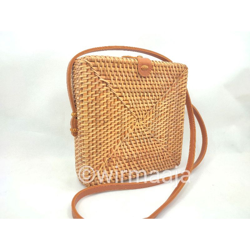 Tas Rotan Kotak
