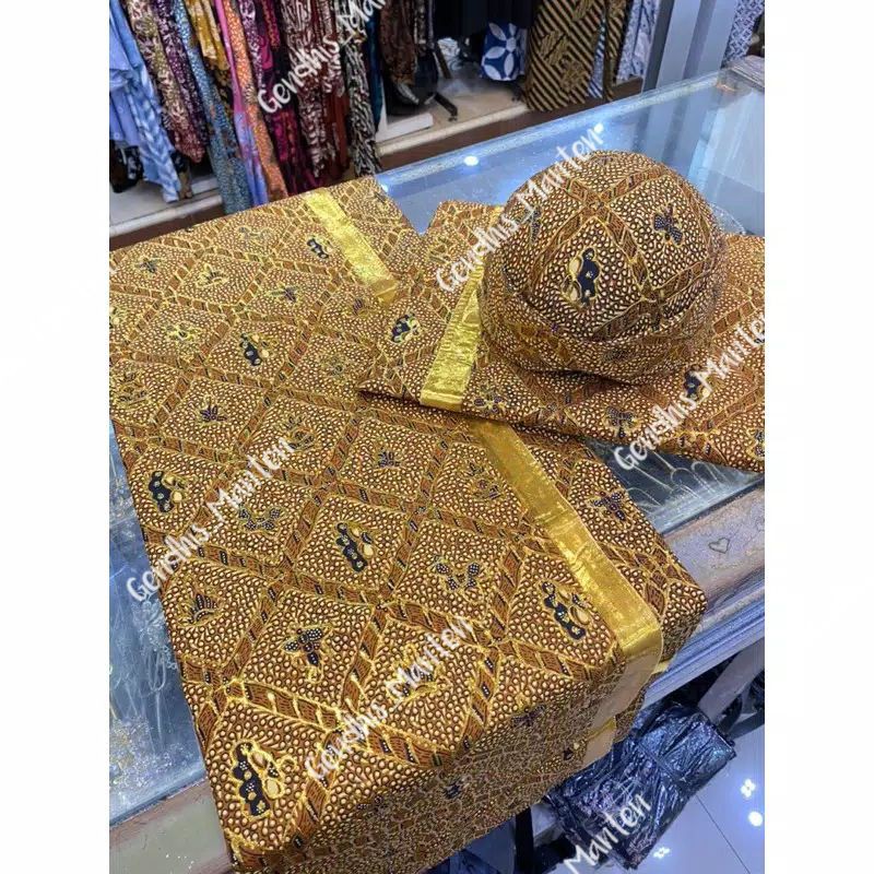 Sepasang Jarik + Blangkon Pengantin / Motif Sidomukti