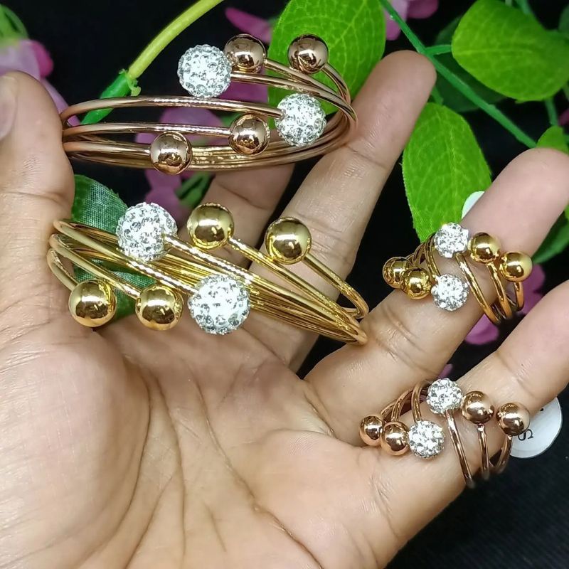 Gelang +cincin titanium Boba,aigner TIDAK luntur, yg lagi hits ditoko emas,