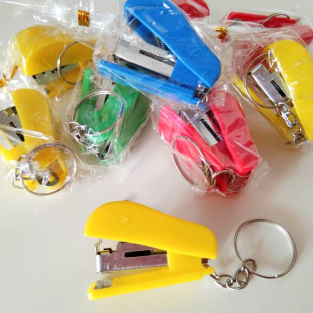 

Souvenir Pernikahan Murah Ganci Steples Packing Plastik Minimal Order 100 pcs