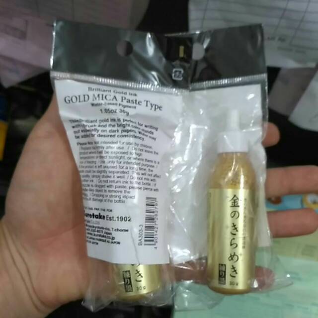 

Kuretake gold mika paste type