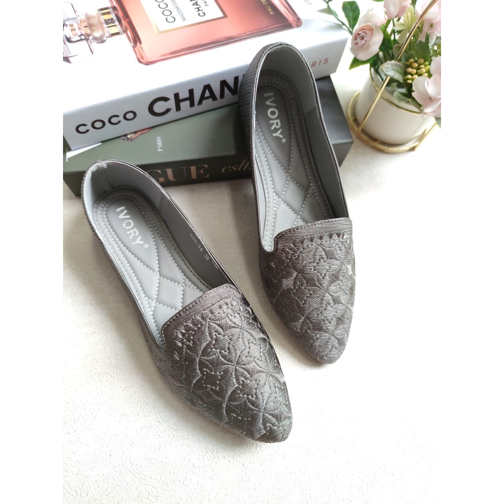 IVORY Sepatu Wanita Flatshoes Satin Lucu 999-56