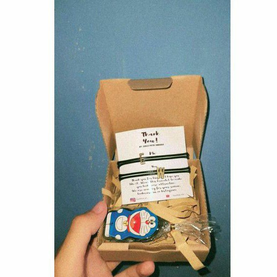 GIFT BOX GELANG INISIAL NAMA MAGNET COUPLE INISIAL HURUF