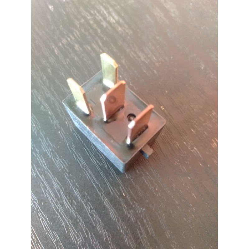 relay biru Omron 12v 20A kaki 4