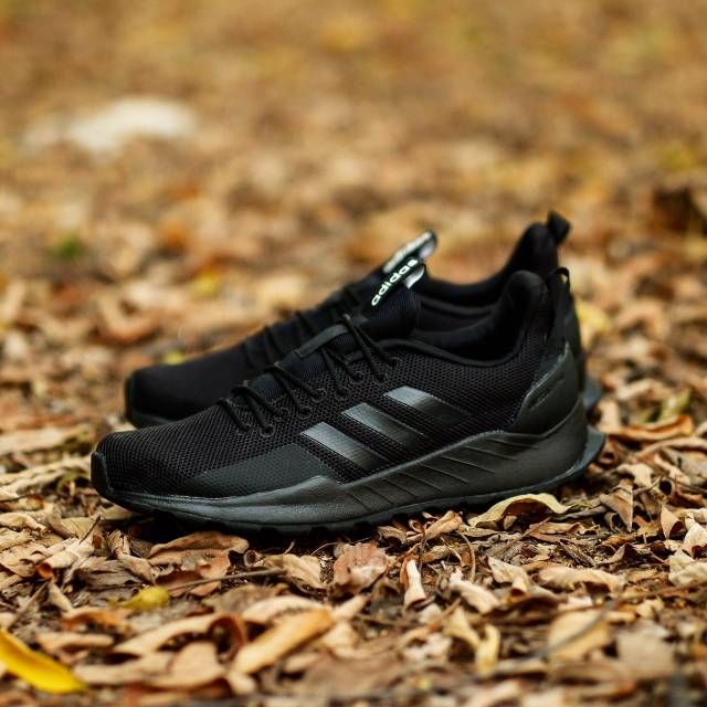 SEPATU ADIDAS QUESTAR TRAIL ALL BLACK