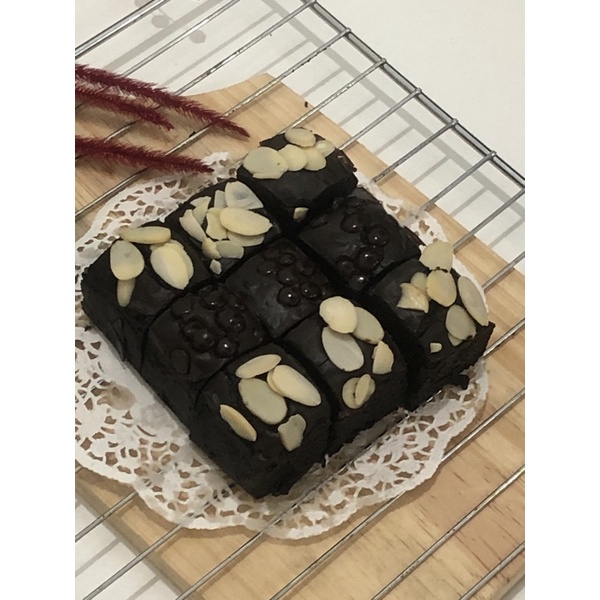 

Fudgy brownies Isi 9 potong Brownies panggang sekat