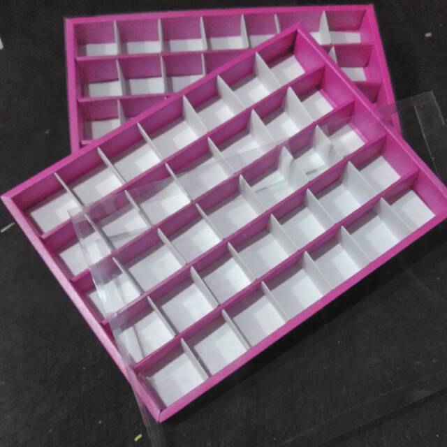 

new kotak coklat / kotak nastar sekat 35 (5x7)