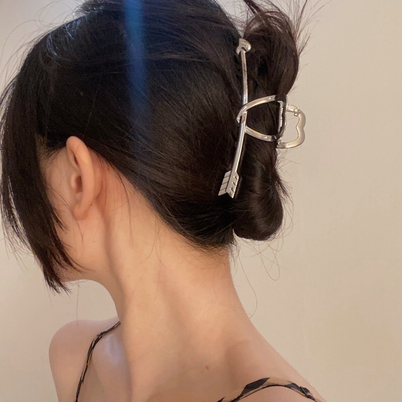 LOVE ARROW HEART METAL HAIRCLIP GLOSSY SHINY GOLD SILVER JEPIT JUMBO EMAS JEPITAN RAMBUT KOREA BESAR KUAT KETAT JEDAI WANITA ANAK CEPOL HAIR CLAW CLIP CAKAR PANAH SHARK ELEGAN