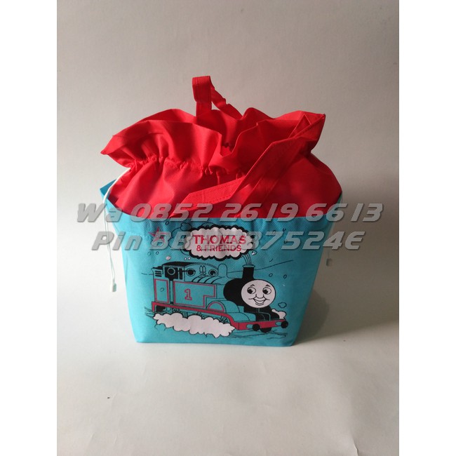 

Tas Ulang Tahun Anak Kartun THOMAS | Tas Serut Box Nasi Ukuran 20x20cm