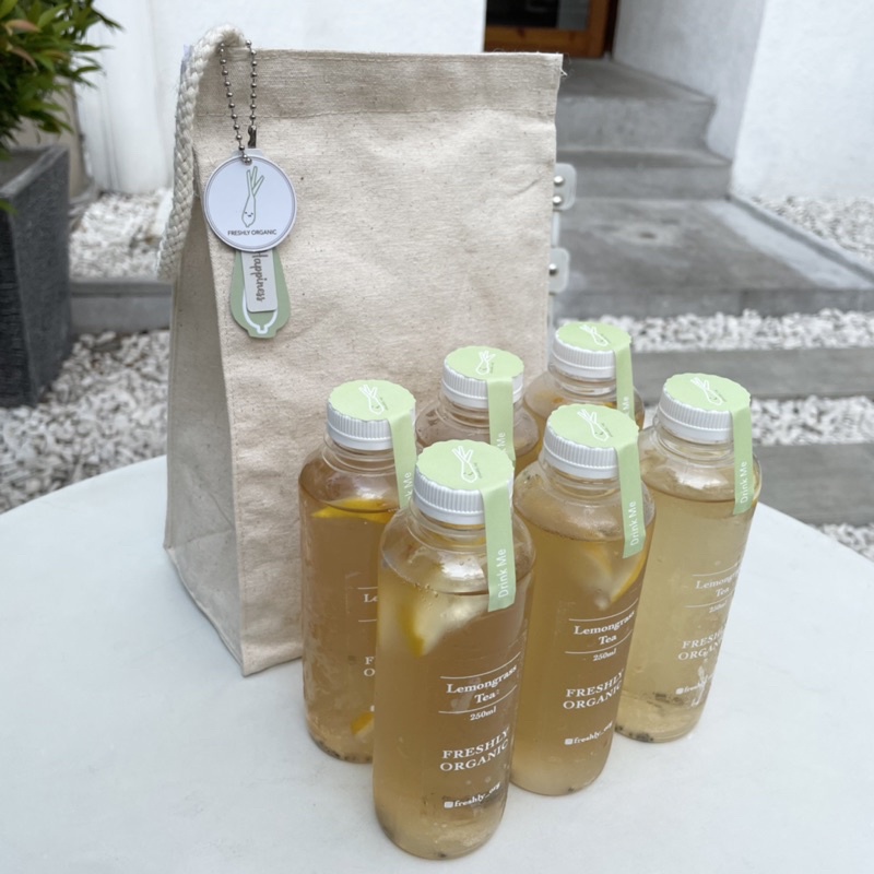 

Hampers Minuman Sehat | Lemongrass Tea Hampers | Premium Hampers | Hampers Idul Adha | DETOX | IMMUNE BOOSTER (Box of 6 - Canvas Bag)