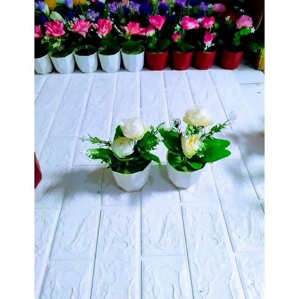 BUNGA HIAS MAWAR BULAT PLASTIK PLUS POTNYA