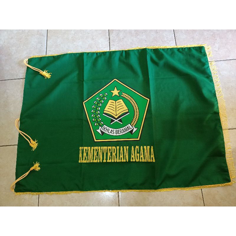 bendera depag. bendera kementrian agama. bendera kemenag. bendera hijau depag rumbai kuning. sablon bolak balik. ukuran besar 120 x 80 cm