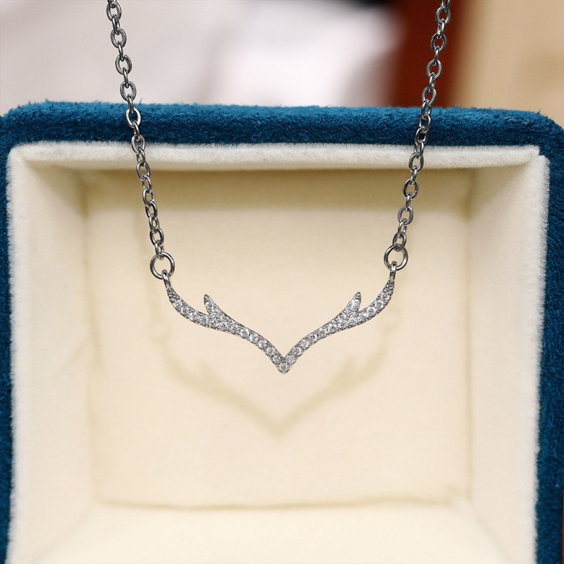 Kalung Bentuk Tanduk Rusa Aksen Cubic Zirconia Warna Silver Untuk Wanita