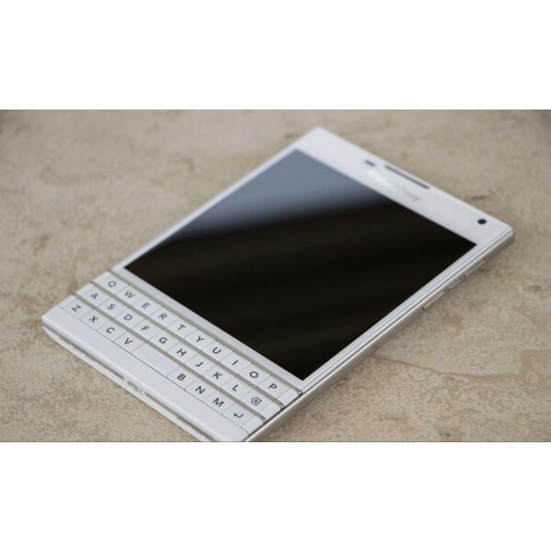 blackberry passport putih