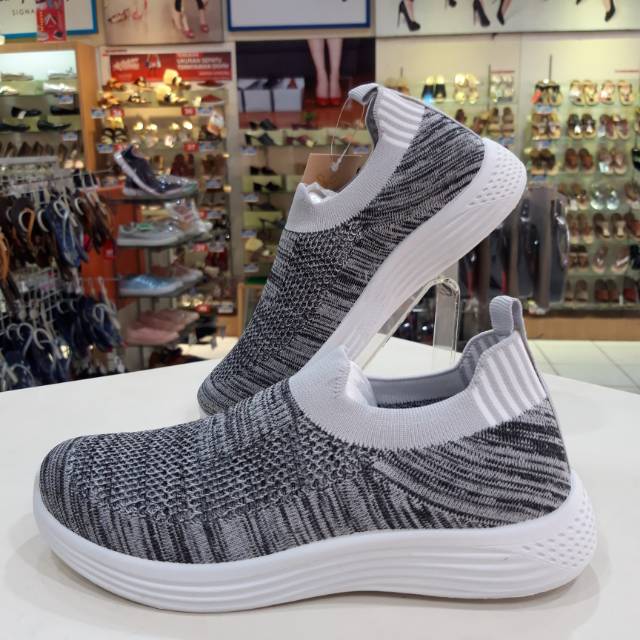 Sepatu slip on perempuan terbaru dari jane vanda bahan rajut lembut lentur ringan dan nyaman dipakai