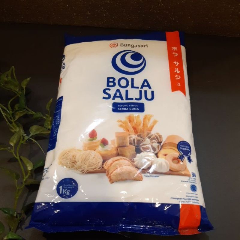 

Tepung Terigu Protein Sedang Bola Salju 1kg setara segi3biru