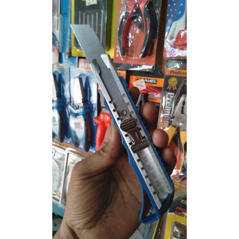 

KATER PISAU / CUTTER KNIFE 18 MM