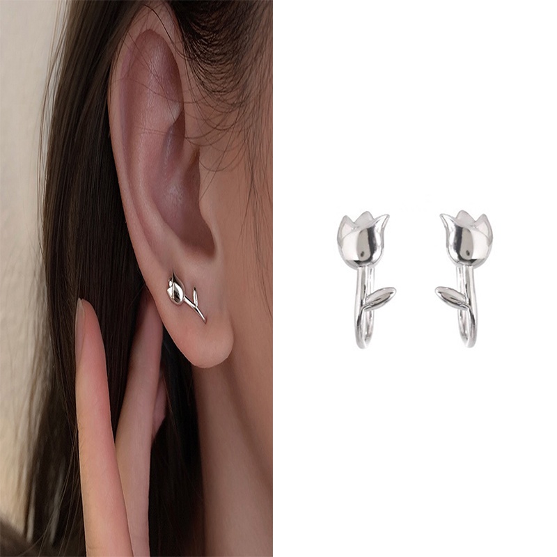 1 Pasang Anting Stud Desain Tulip Warna Silver Gaya Retro Untuk Wanita